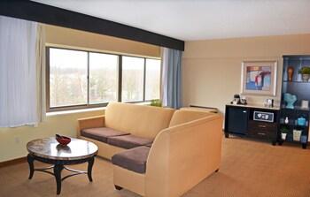 DoubleTree by Hilton Hotel Tinton Falls - Eatontown