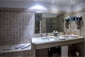 La Perouse Hotel