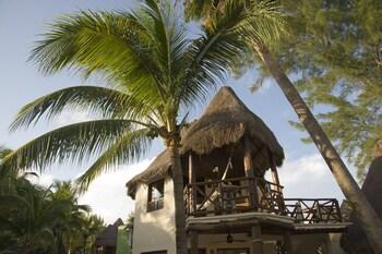 Shangri-la Caribe Beach Village Resort