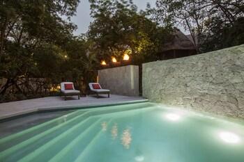 Shangri-la Caribe Beach Village Resort