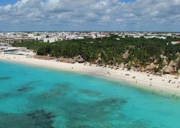 Shangri-la Caribe Beach Village Resort