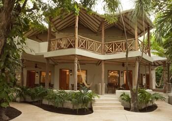 Shangri-la Caribe Beach Village Resort