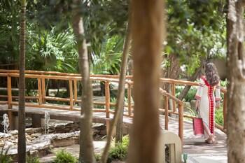 Shangri-la Caribe Beach Village Resort