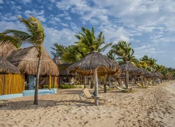 Shangri-la Caribe Beach Village Resort