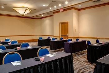 DoubleTree by Hilton Hotel Tulsa - Warren Place