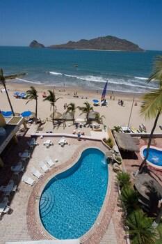 Las Flores Beach Resort