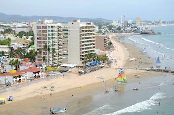 Las Flores Beach Resort