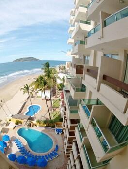 Las Flores Beach Resort