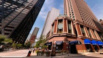 Hilton Chicago/Magnificent Mile Suites