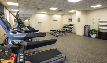 Crowne Plaza Suites Pittsburgh South