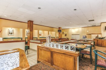 La Quinta Inn & Suites Wichita Airport