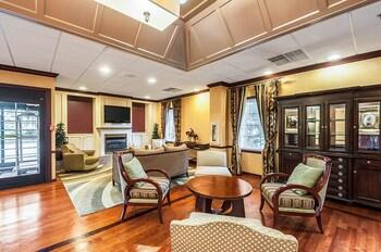 Clarion Inn Historic Leesburg