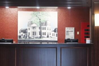 Clarion Inn Historic Leesburg