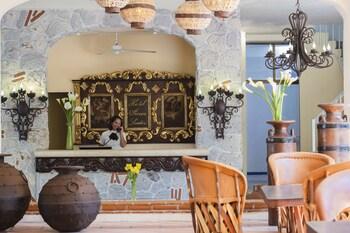 Los Arcos Suites