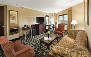 DoubleTree by Hilton Fort Lee - George Washington Bridge