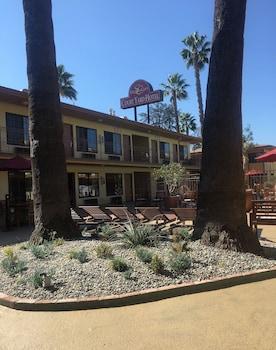 Studio City Court Yard Hotel