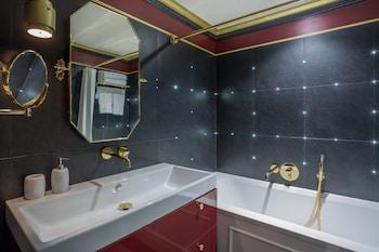 Handsome Hotel