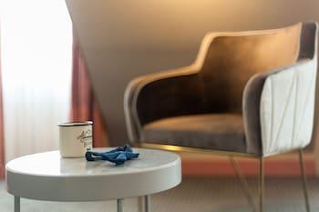 Handsome Hotel