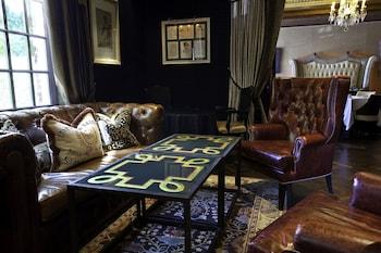 Windsor Arms Hotel