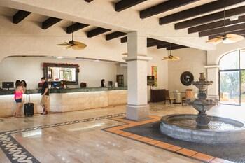 Costa De Oro Beach Hotel