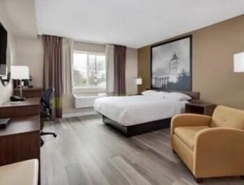 Motel One Winnipeg West