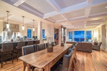 Auberge Residences at Element 52