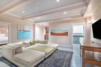 Auberge Residences at Element 52