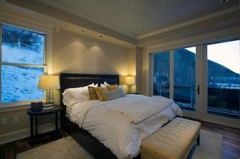 Auberge Residences at Element 52