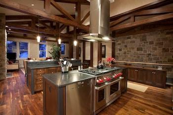 Auberge Residences at Element 52