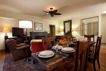 Auberge Residences at Element 52