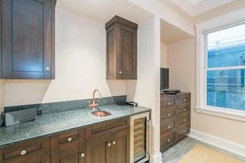 Auberge Residences at Element 52