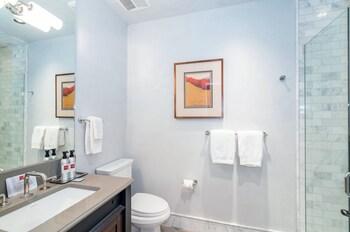 Auberge Residences at Element 52