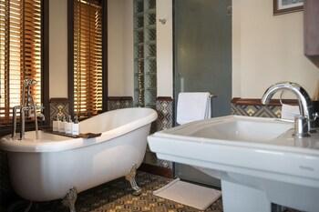 Essence Hoian Hotel & Spa