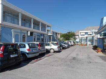Seafront Studios and Apartments