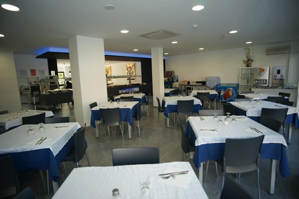 restaurant cafeteria