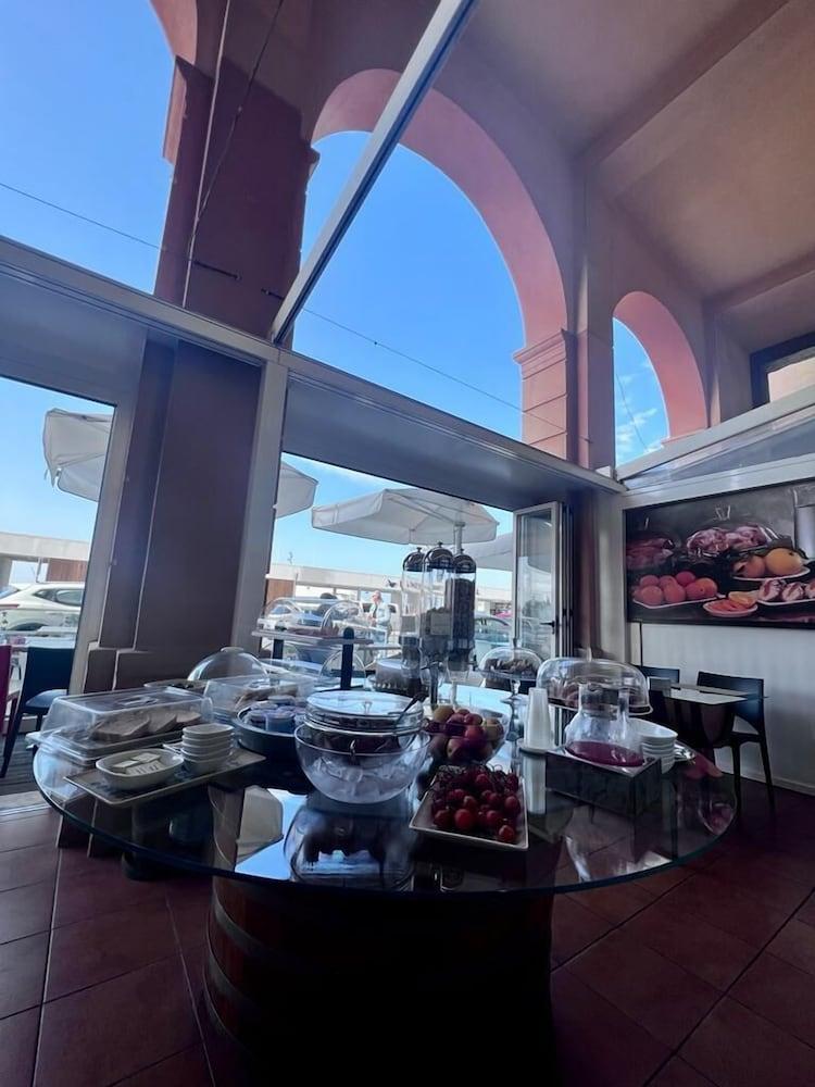restaurant-cafeteria