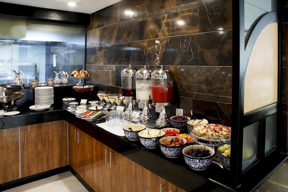 restaurant cafeteria