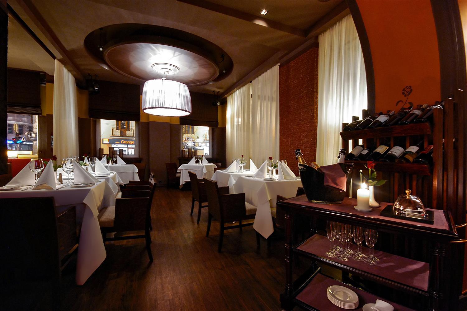 restaurant cafeteria
