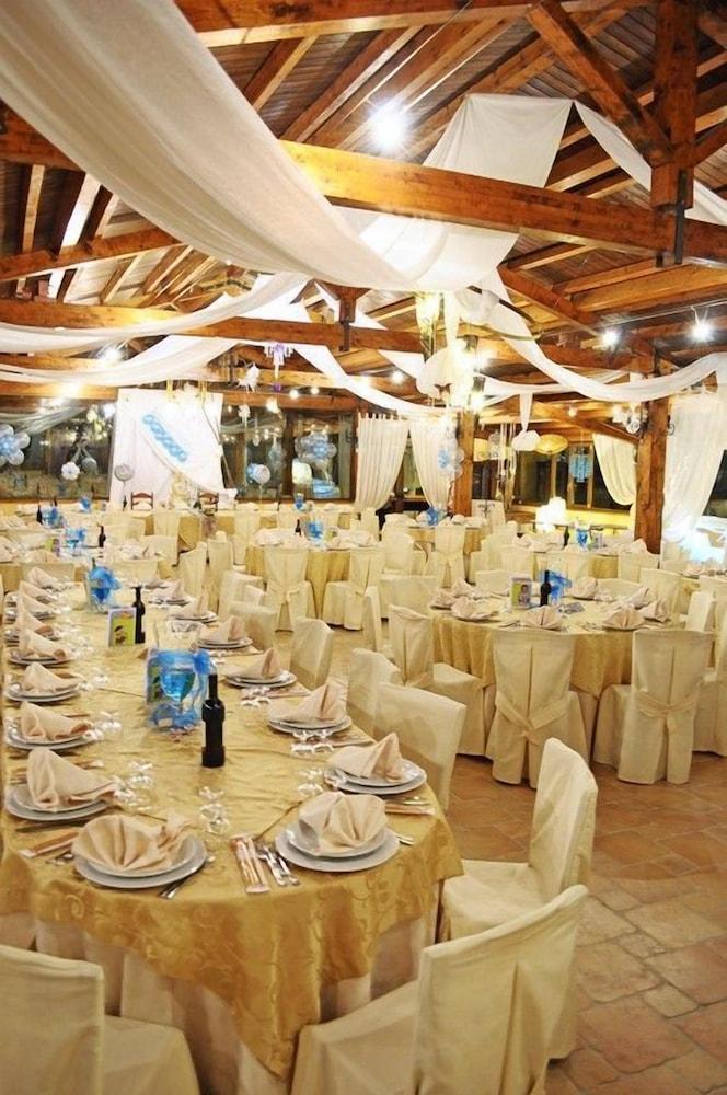 restaurant cafeteria