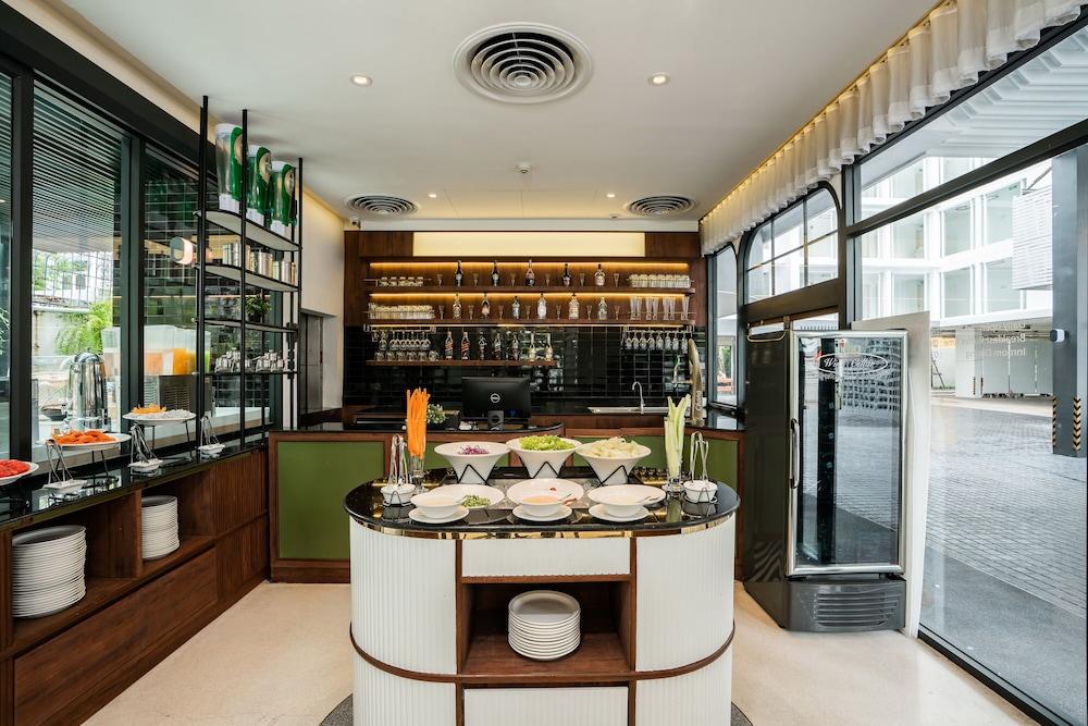restaurant cafeteria