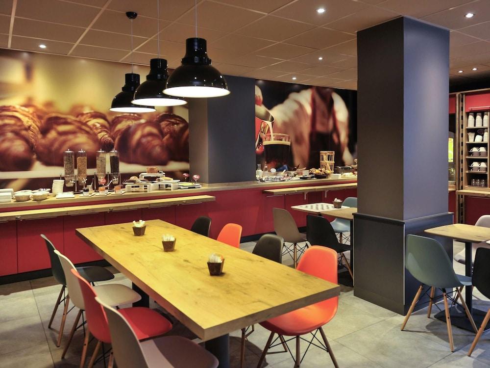 restaurant cafeteria