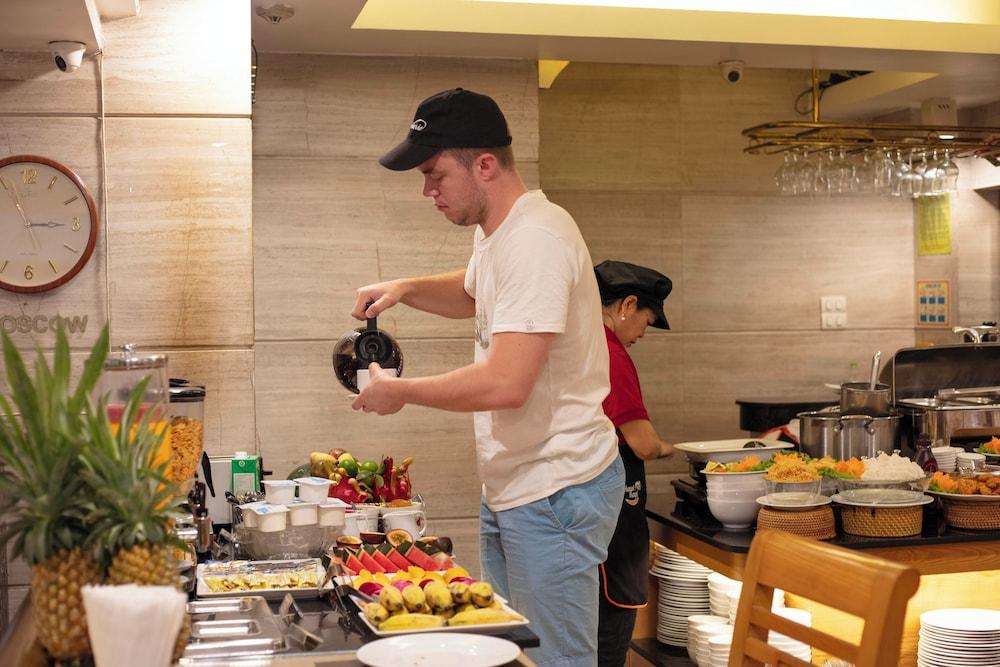 restaurant cafeteria