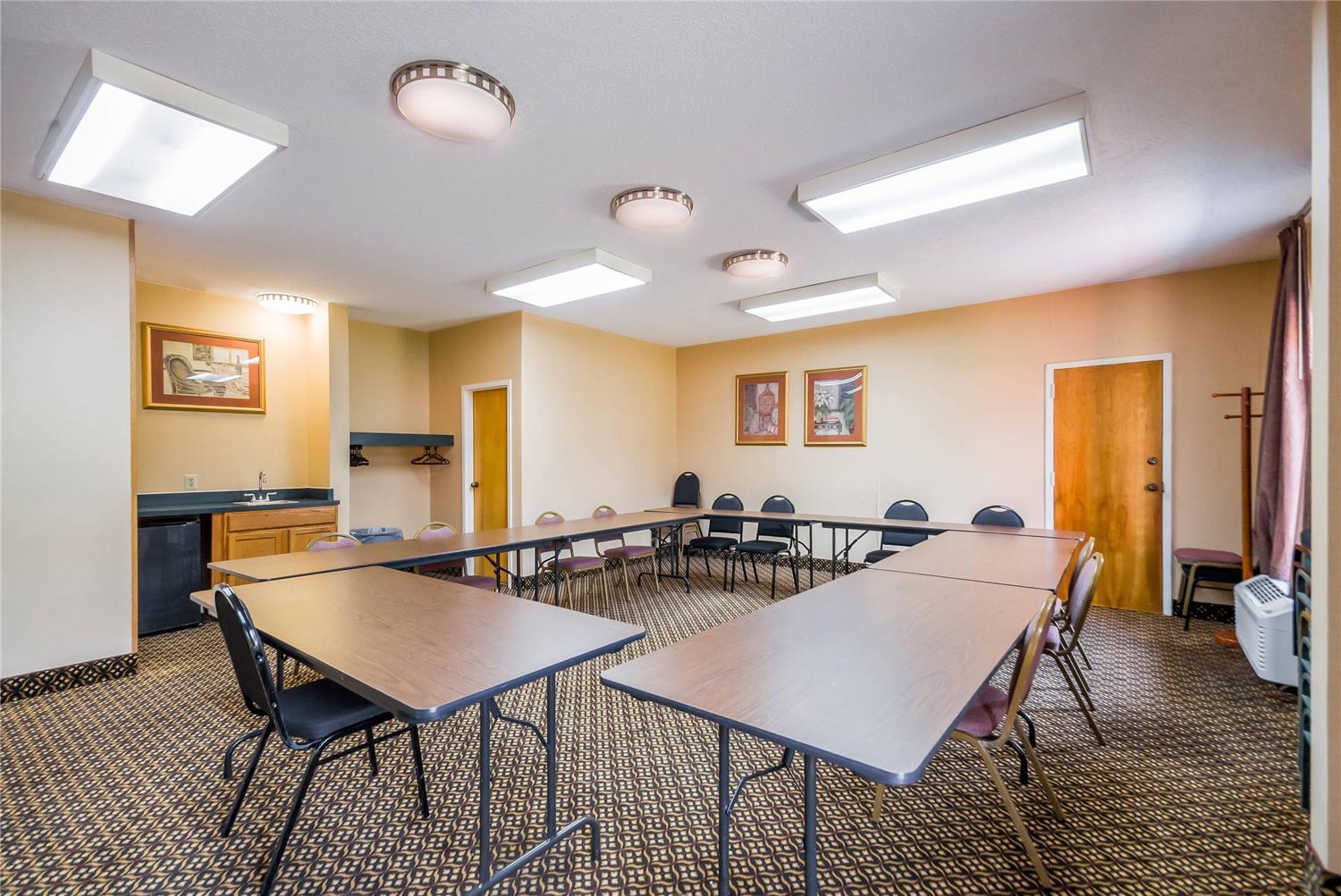 restaurant cafeteria