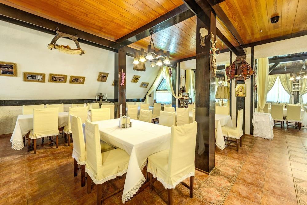 restaurant cafeteria
