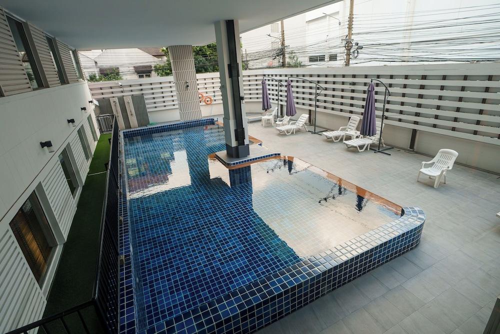swimming pool spa