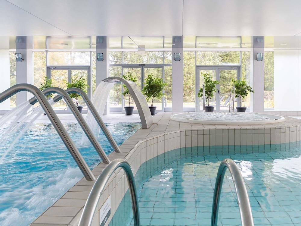 swimming pool spa