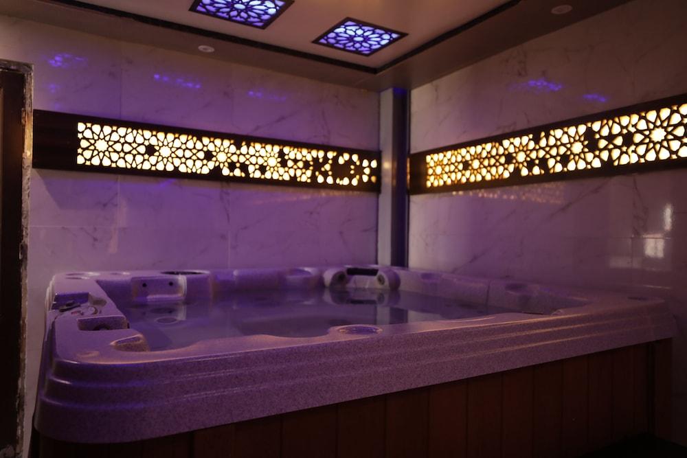 swimming pool spa