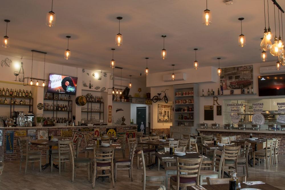 restaurant cafeteria