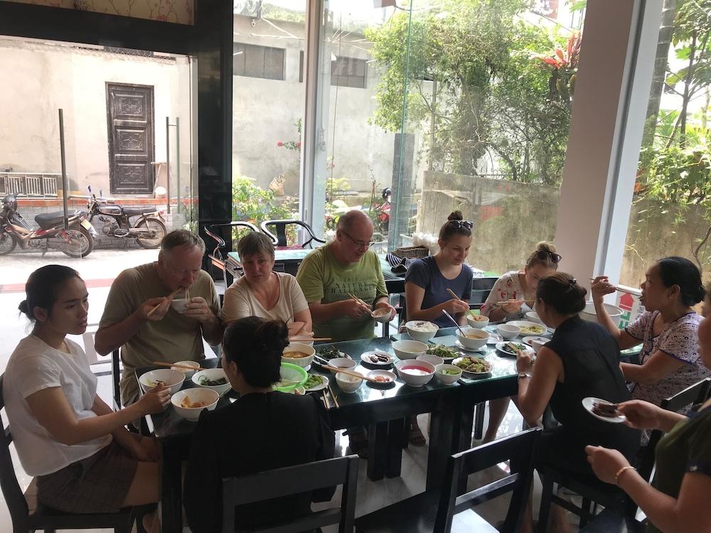 restaurant cafeteria