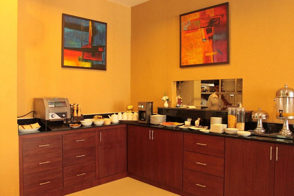 restaurant cafeteria